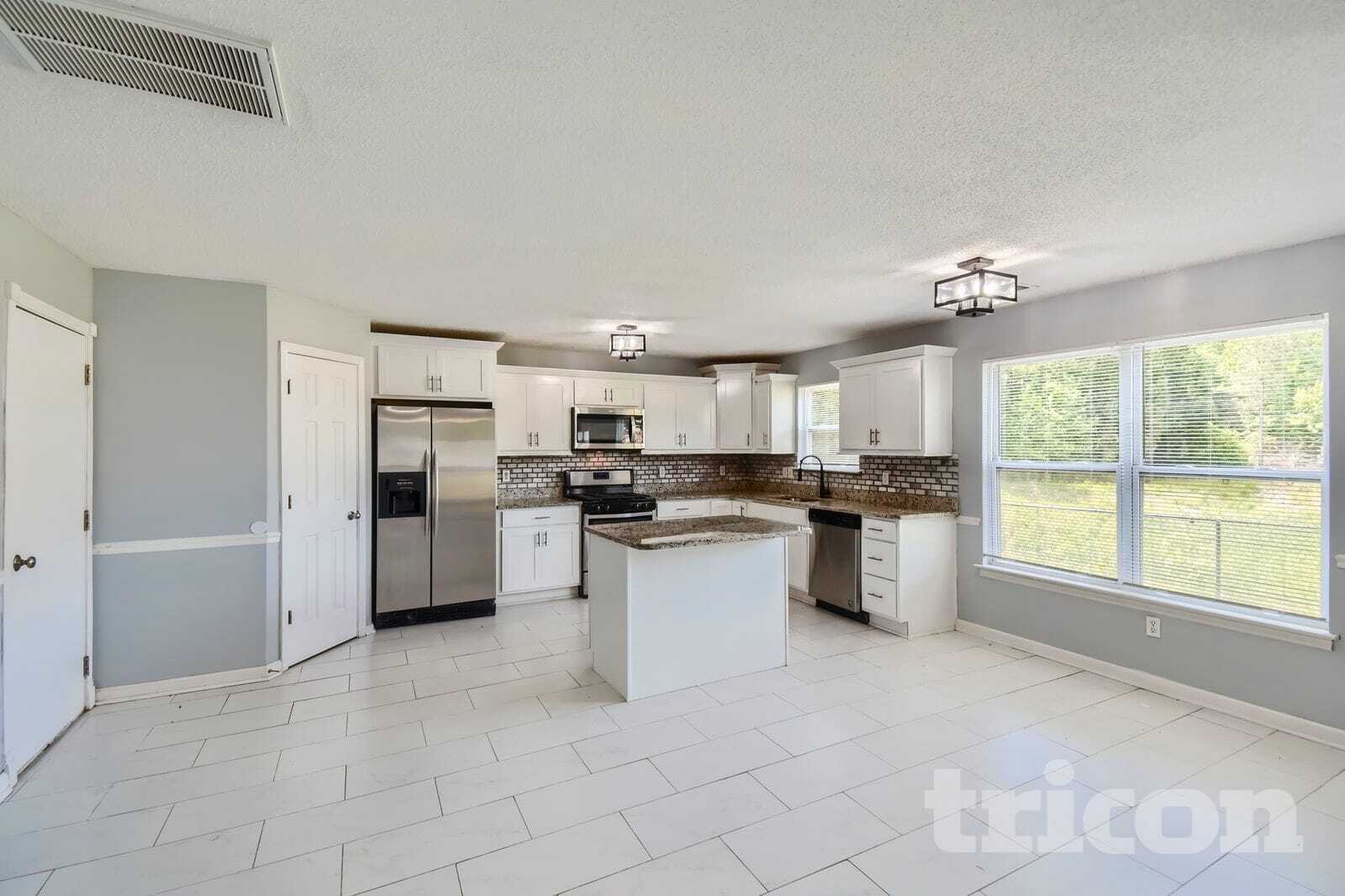 Building Photo - 904 Ambeau Cir