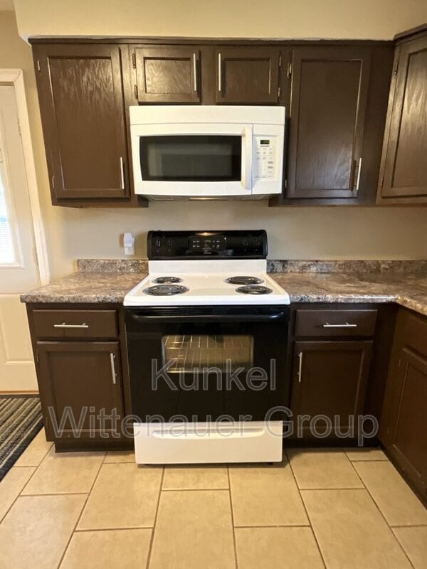 Building Photo - 221 Gilbert St