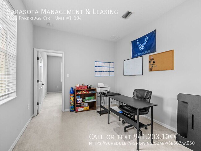 Building Photo - 3831 Parkridge Cir