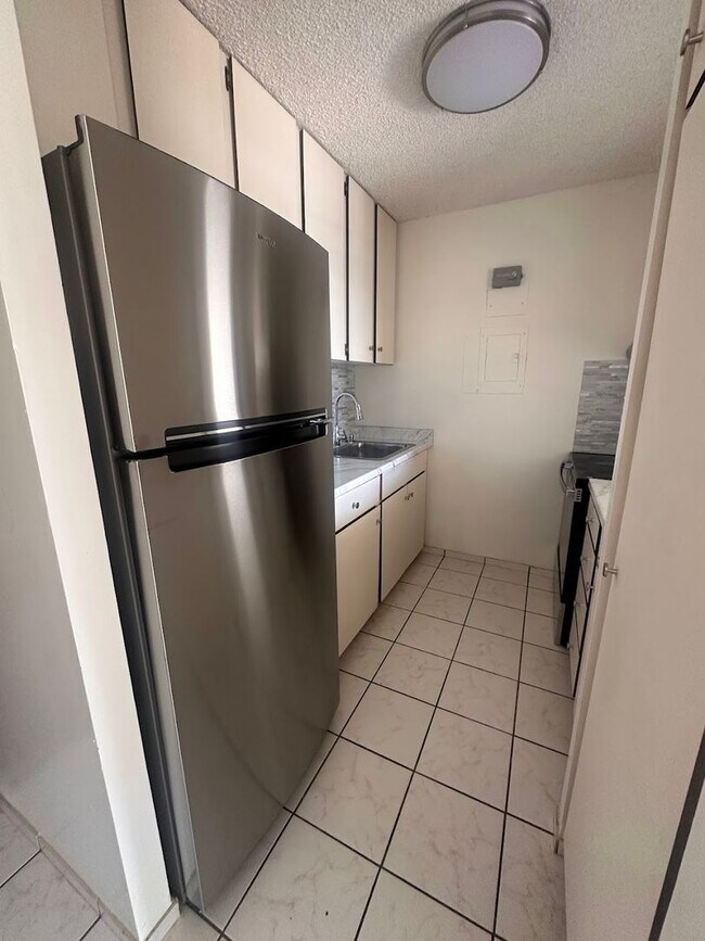 Building Photo - MOANALUA CURTIS #1208