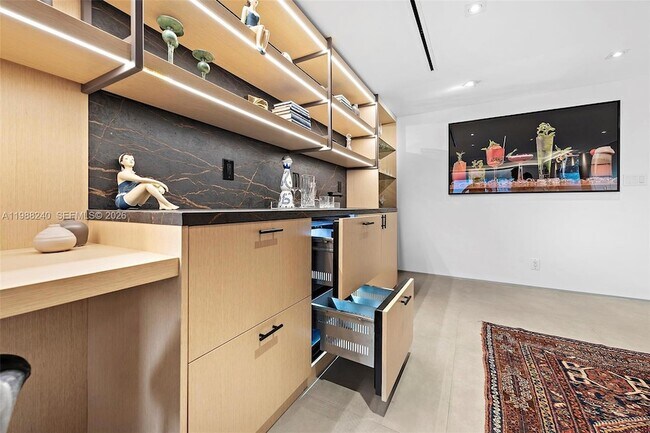 Building Photo - 2301 Collins Ave