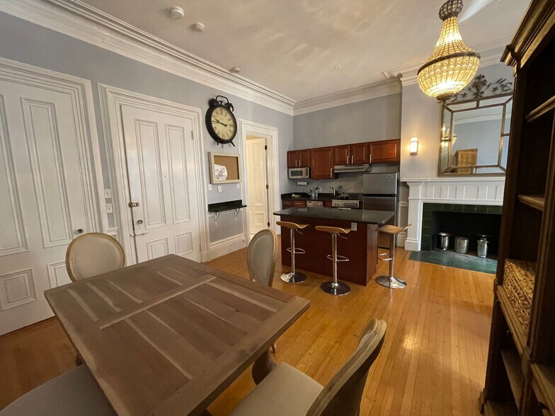 Building Photo - 105 Beacon St