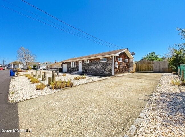 Building Photo - 1813 Capstan Dr