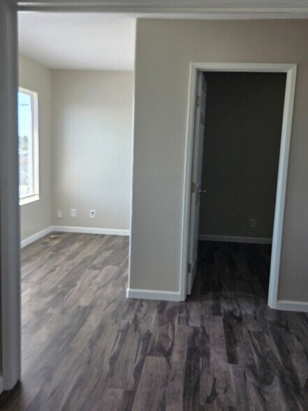 Building Photo - 25684 Spring Dr