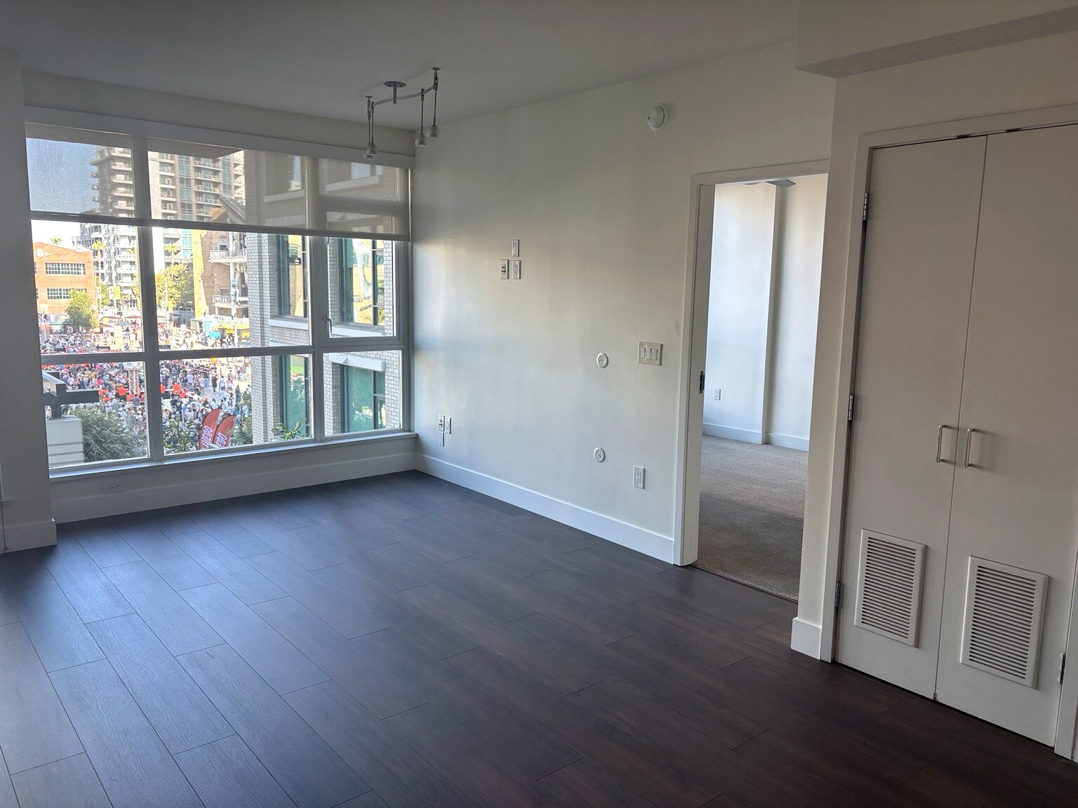 Building Photo - 325 7th Ave