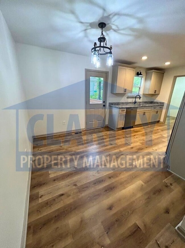 Building Photo - Newly renovated 3 bedroom, 2 bath ranch home!