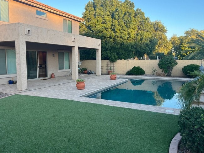 Building Photo - 18137 W Orchid Ln