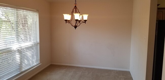 Building Photo - 207 Ponderosa Dr