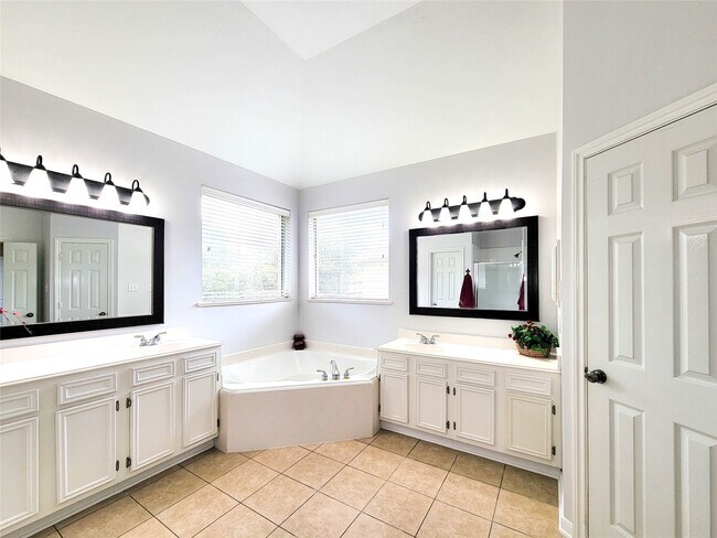 Building Photo - 17715 Laguna Trail Dr