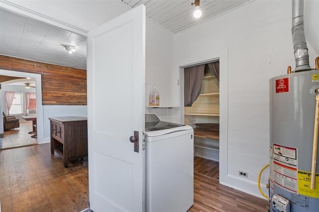 Building Photo - 408 S Gabriel St