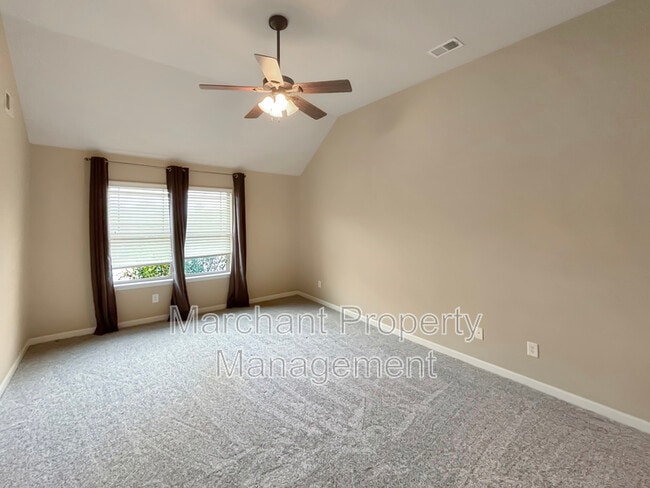 Building Photo - 32 Governors Lake Way