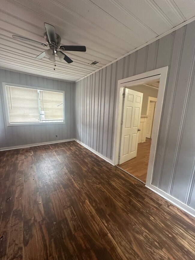 Building Photo - 643 Heard Ave