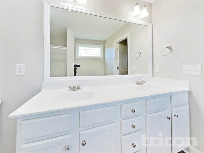 Building Photo - 232 Highcroft Cir