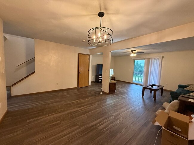 Building Photo - Beautiful 2 Bedroom Townhome - Only Steps ...