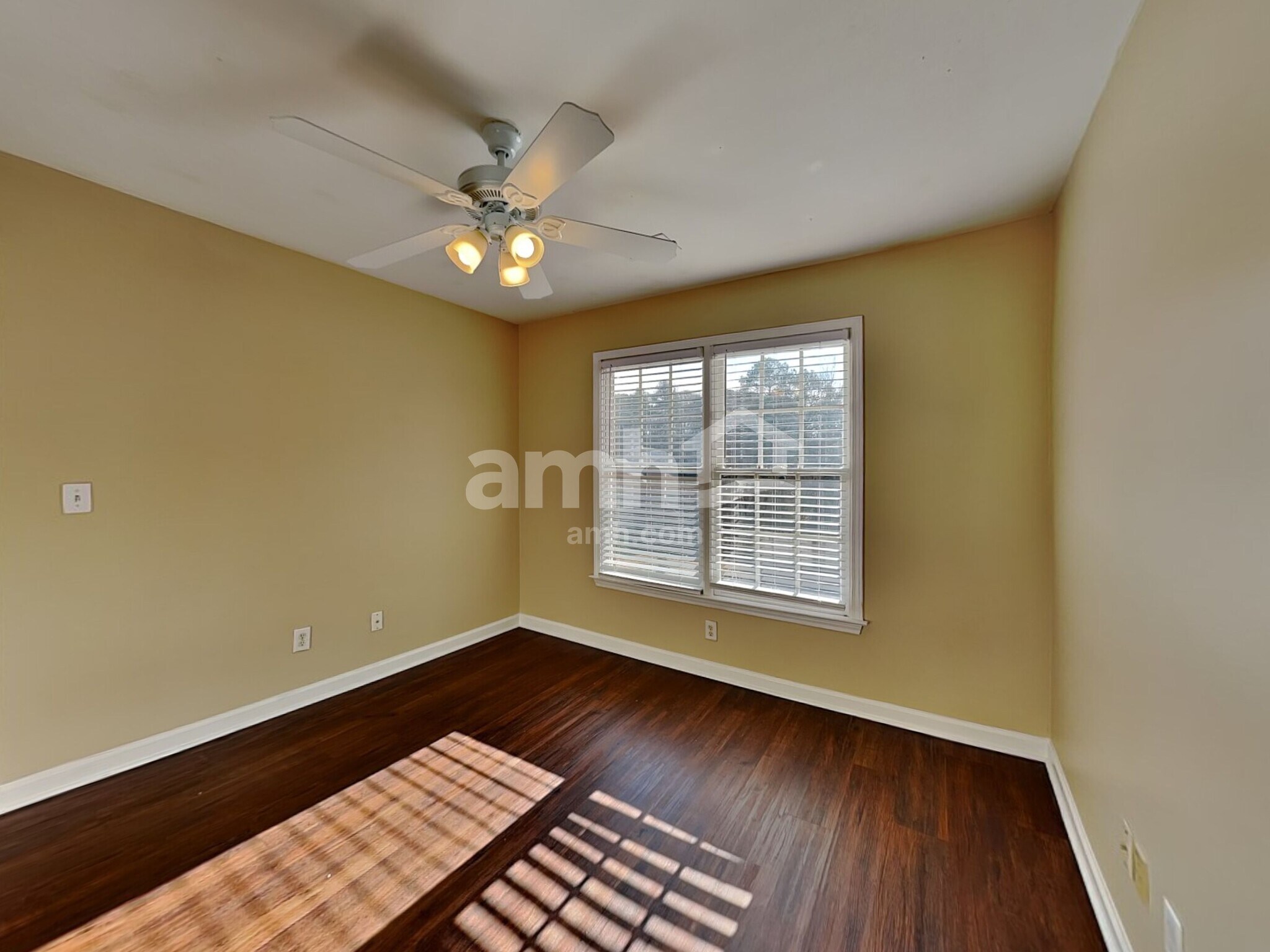 Building Photo - 3305 Maple Terrace Dr