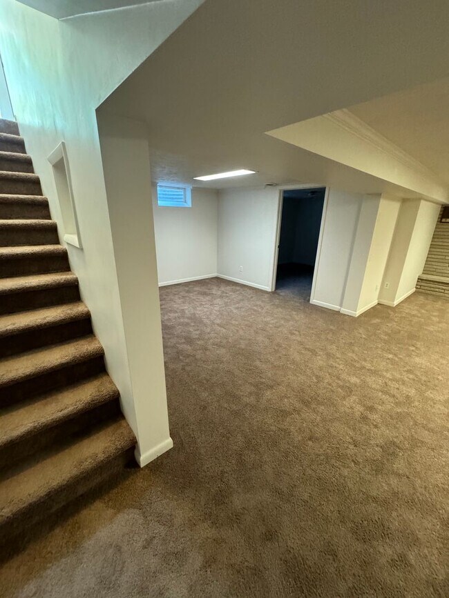 Building Photo - Home with Paradise Setting in Backyard! Available July 2026!! $2,400 Monthly!