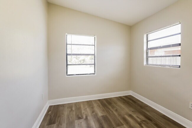 Building Photo - 3781 SW 41st St