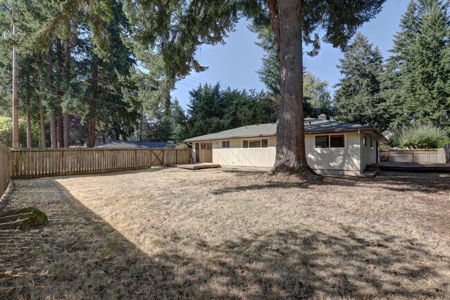 Building Photo - Beautifully Refinished 4BR 2BA Home on Lar...