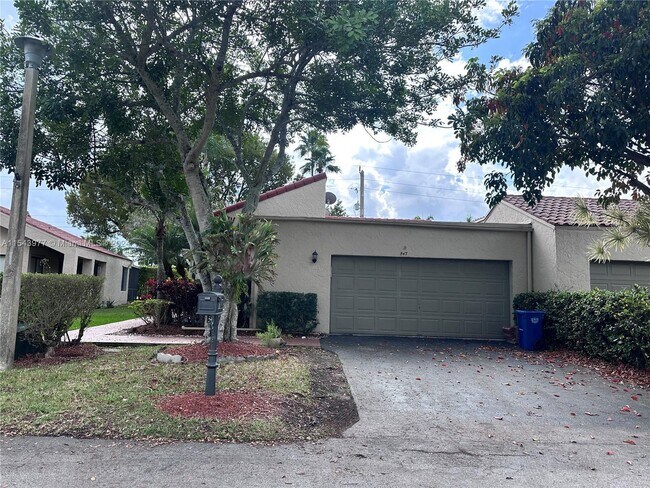 Building Photo - 547 Patio Village Way