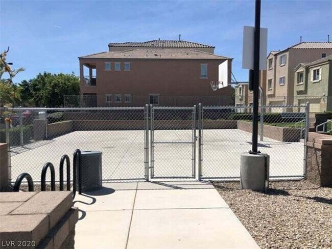 Building Photo - Northwest 3 bed, Lots of Amenities!