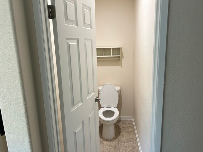 Building Photo - 10960 Knoxville Way