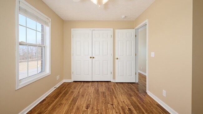 Building Photo - Reduced Rent and Special: 2BR, 1 1/2 BA condo, upstairs unit. Special: $400 off the first month f...