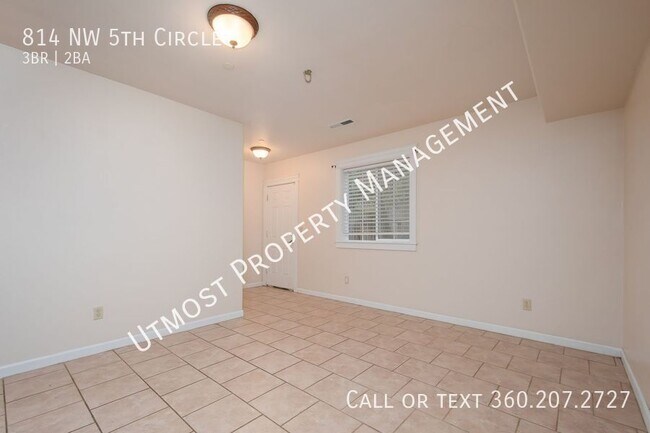 Building Photo - 814 NW 5th Cir