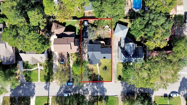 Building Photo - 616 S Rivershire Dr