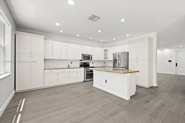Building Photo - 5014 SW 155th Terrace