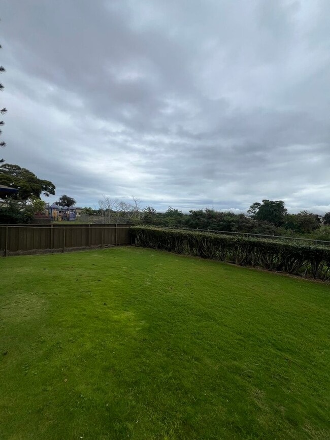 Building Photo - Loft, 2 Bedrooms, Split Townhouse, AC, 2 Parking