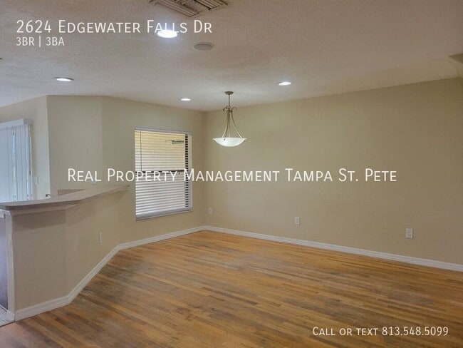 Building Photo - 2624 Edgewater Falls Dr