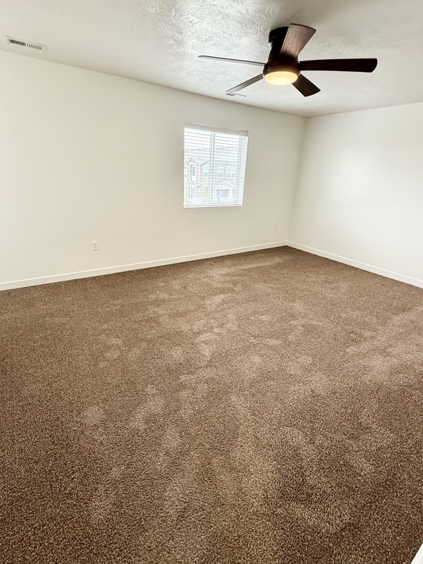 Building Photo - 676 E 550 S