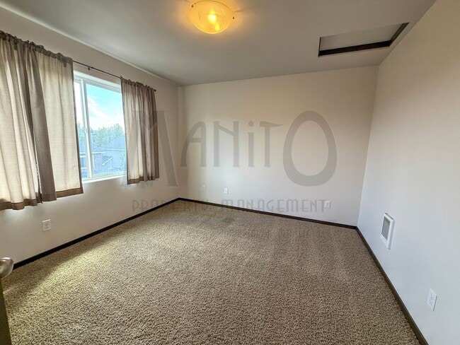 Building Photo - Kendall Yards Townhouse