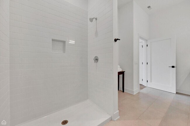 Building Photo - 1615 W 13th St