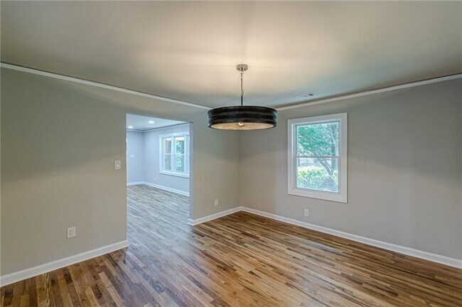 Building Photo - 1624 Dodson Dr SW