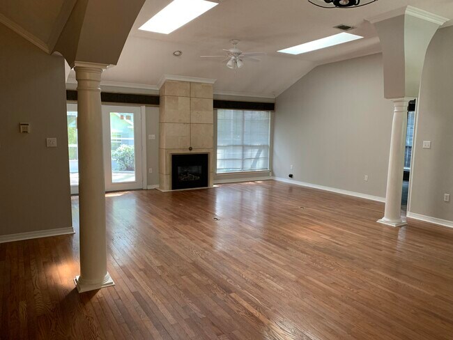 Building Photo - 307 Sand Myrtle Way