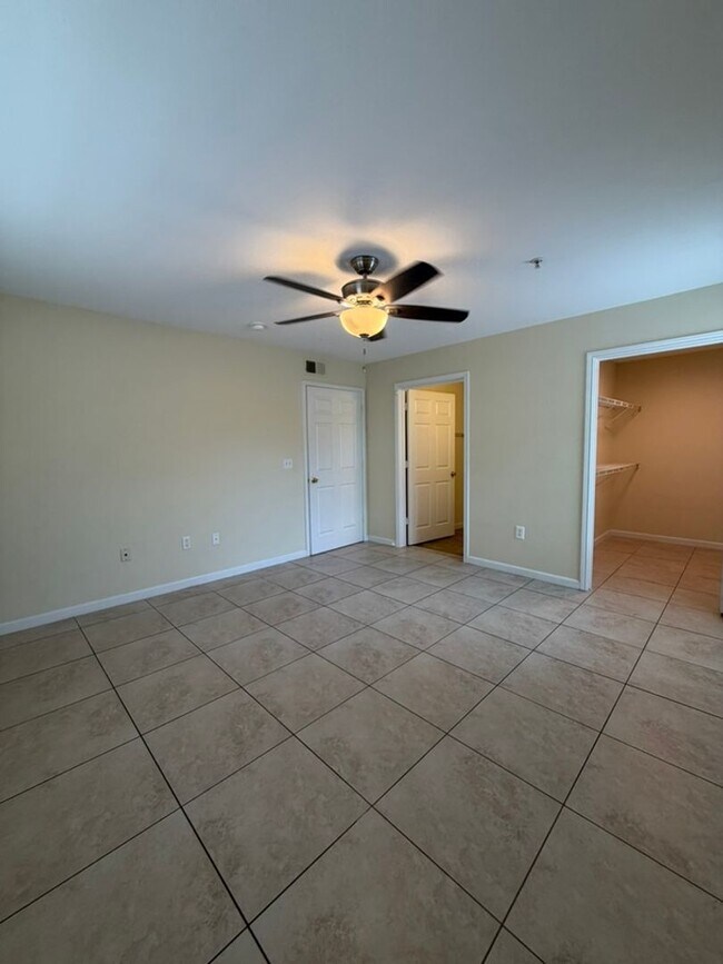 Building Photo - 25% OFF FIRST MONTH'S RENT -- Updated 2 Bedroom First Floor Condo