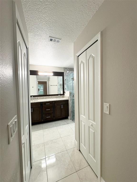 Building Photo - 9718 Crenshaw Cir