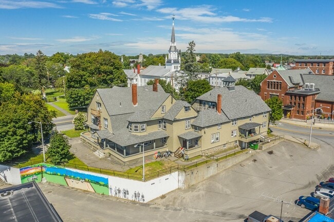 Building Photo - Lombard Estate