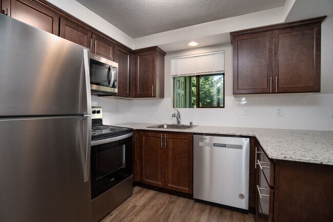 Building Photo - 2 Bedroom | AVAILABLE SOON!