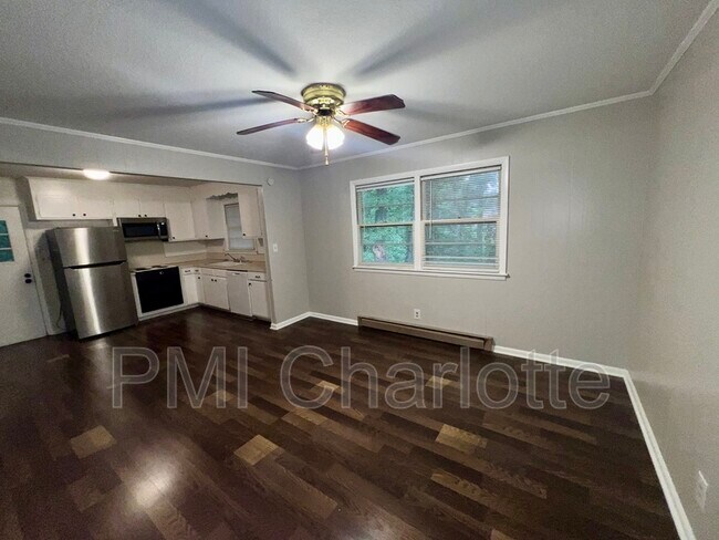 Building Photo - 3017 Arnold Dr