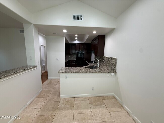 Building Photo - 5615 Roundtree Pl