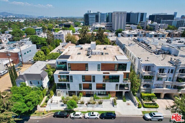 Building Photo - 132 N Swall Dr