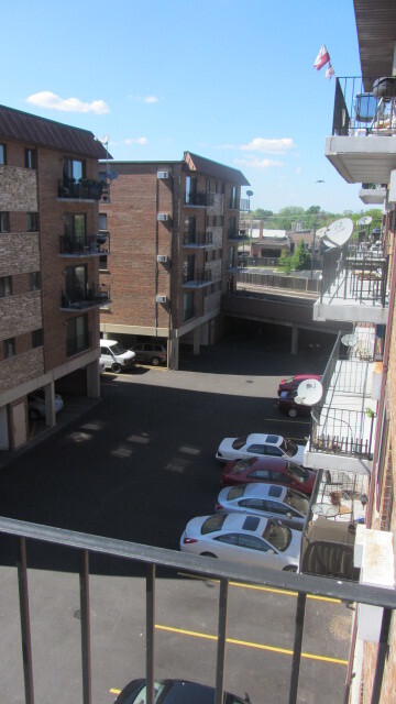 Building Photo - 2320 N Nordica Ave