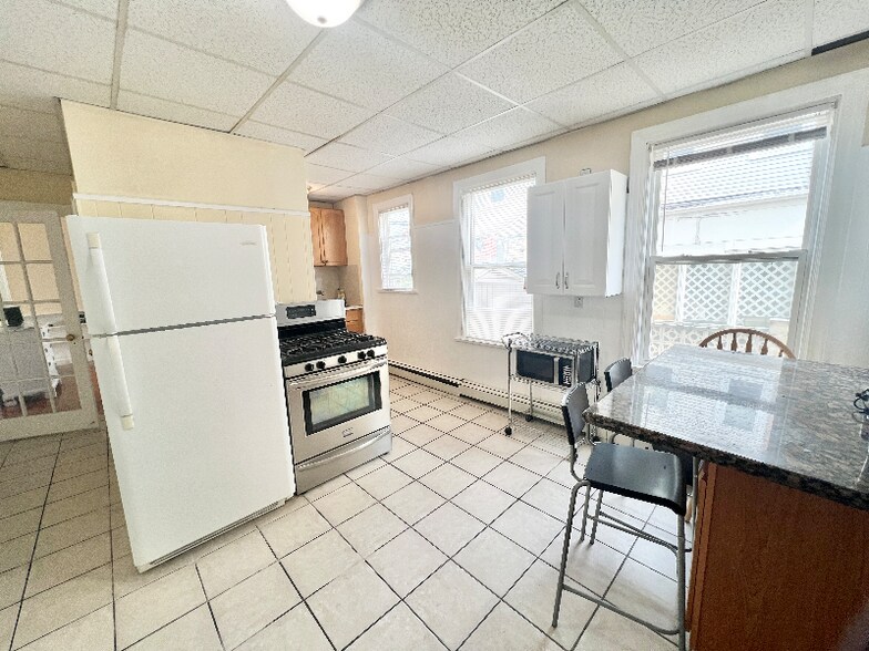 Building Photo - 85 Vinton St