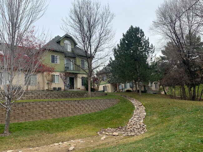 Building Photo - 1402 Camel Back Ln