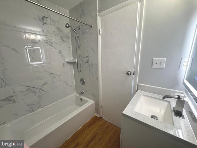 Building Photo - 17 Holland Hill Ct