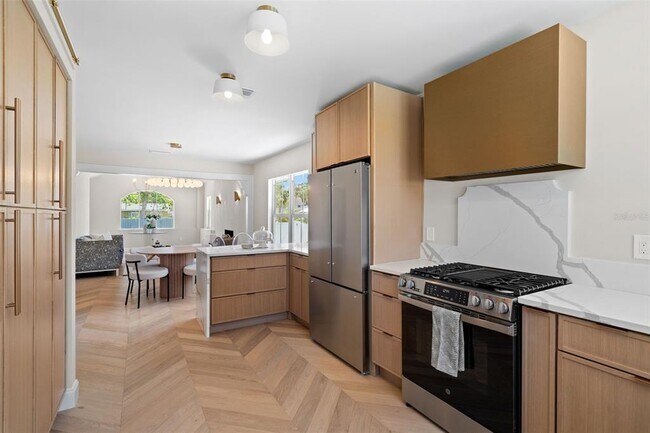 Building Photo - 422 24th St N