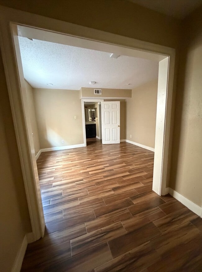 Building Photo - 1901 Brun St