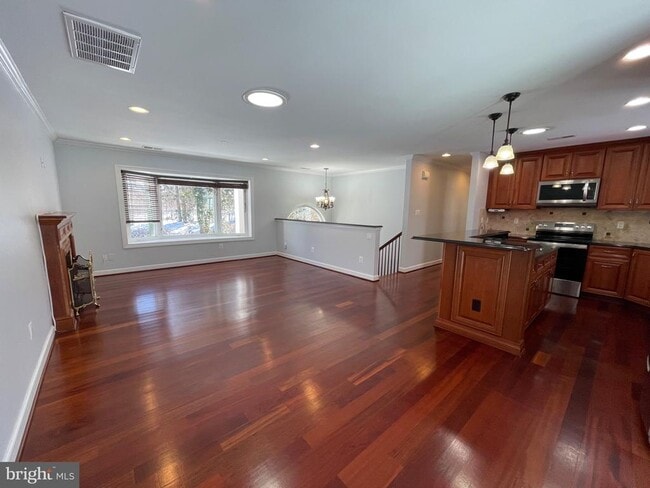 Building Photo - 5300 Summit Dr